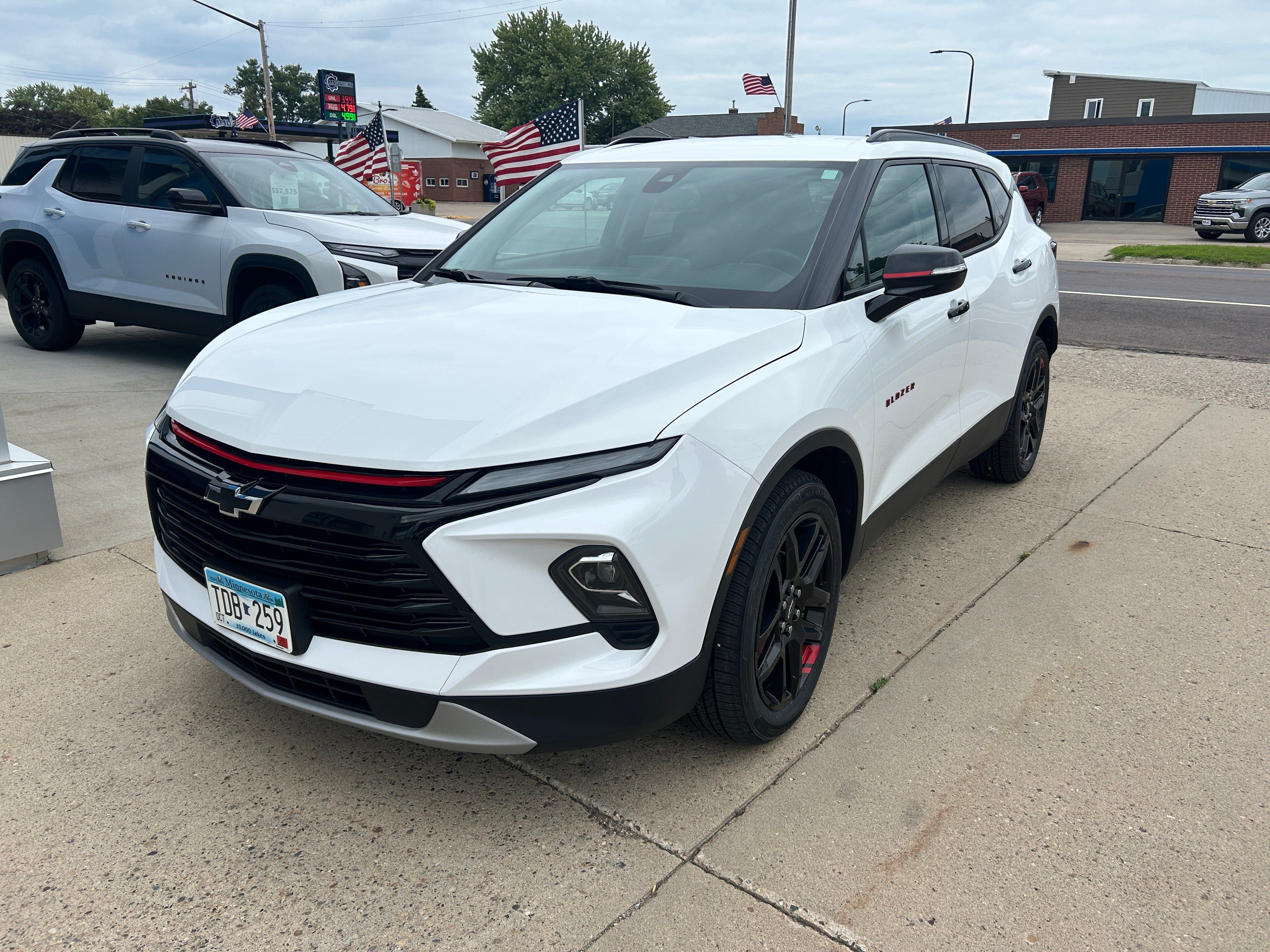 Used 2024 Chevrolet Blazer LT w/ Redline Edition AWD/4WD image 2