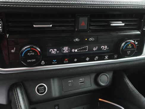 Used 2023 Nissan Rogue Platinum w/ Platinum Premium Package image 32