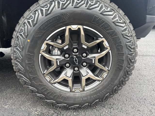 New 2026 Chevrolet Colorado ZR2 w/ Technology Package AWD/4WD image 9