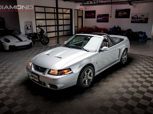 Used 2004 Ford Mustang Cobra RWD image 3
