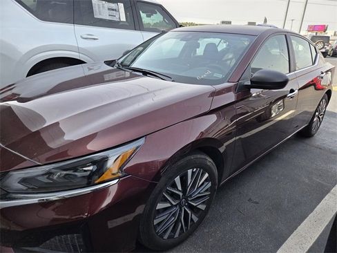 Used 2025 Nissan Altima 2.5 SV image 9