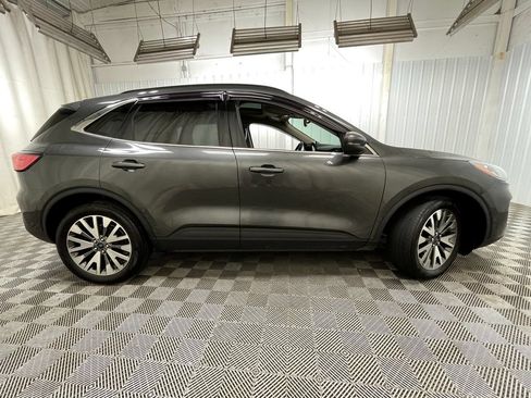 Used 2020 Ford Escape Titanium w/ Titanium Premium Package 2.0 AWD/4WD image 22