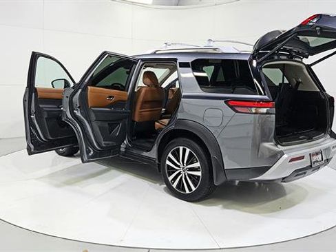 Certified 2024 Nissan Pathfinder Platinum w/ Cargo Package FWD image 31