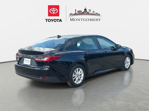 Used 2025 Toyota Camry LE image 3