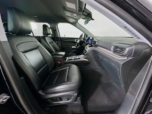 Used 2024 Ford Explorer XLT w/ Equipment Group 202A image 31