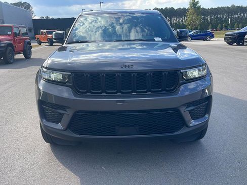 Certified 2023 Jeep Grand Cherokee Altitude AWD/4WD image 2
