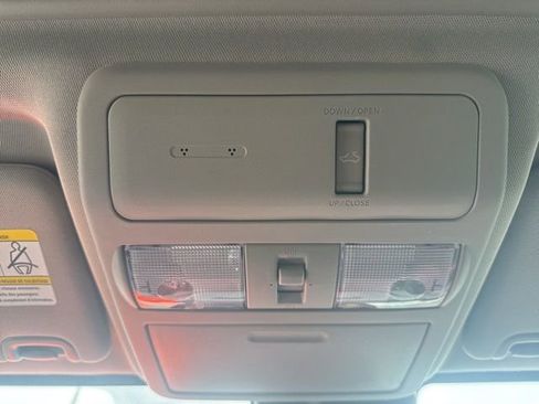 Used 2024 Nissan Frontier SL w/ Technology Package image 32