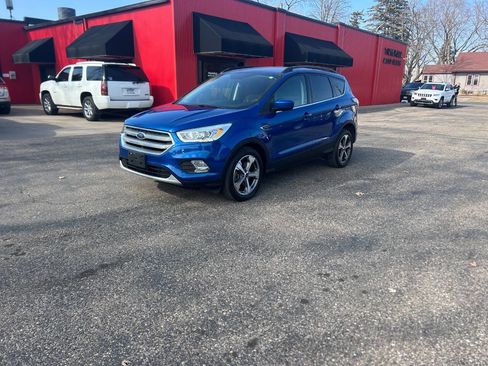 Used 2017 Ford Escape SE w/ Equipment Group 201A image 2