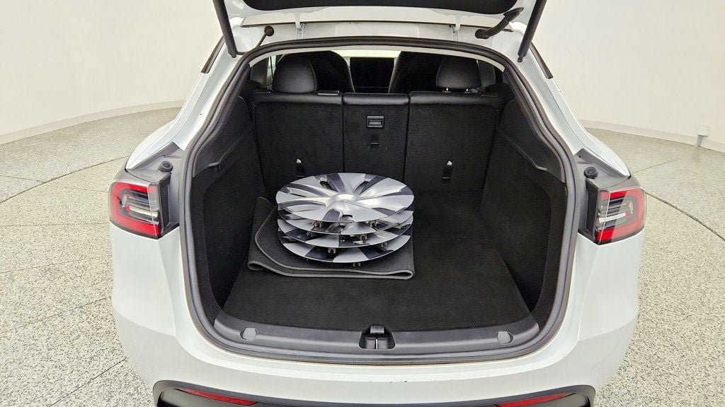 Used 2023 Tesla Model Y Long Range AWD/4WD image 28