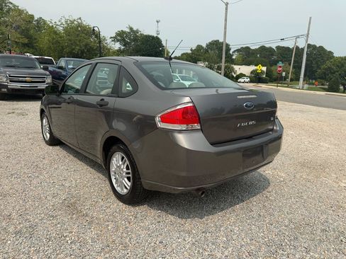 Used 2011 Ford Focus SE FWD image 7