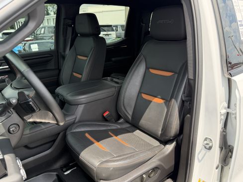 Used 2024 GMC Sierra 1500 AT4 w/ Technology Package AWD/4WD image 16