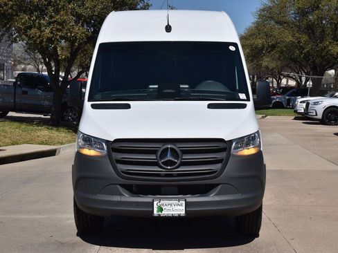 Used 2025 Mercedes-Benz Sprinter 2500 image 3