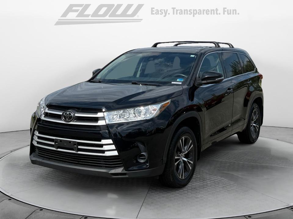 Used 2017 Toyota Highlander LE AWD/4WD image 4