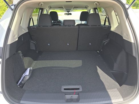 Used 2025 Nissan Rogue S image 18