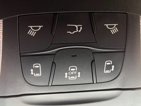 Used 2023 Chrysler Pacifica Touring-L w/ Uconnect Theater Family Group image 37