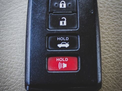Used 2015 Toyota Camry XLE FWD image 18