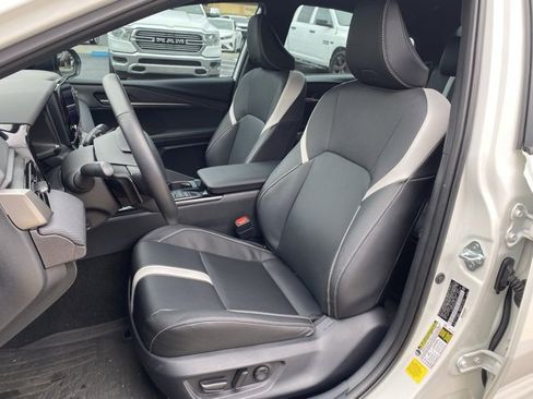 Used 2025 Toyota Camry SE image 12