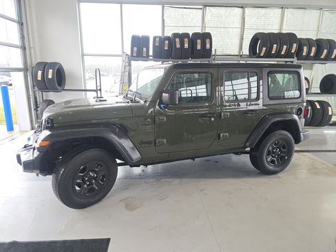 Used 2022 Jeep Wrangler Unlimited Sport image 11