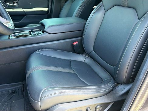 Used 2025 Honda Pilot EX-L image 37