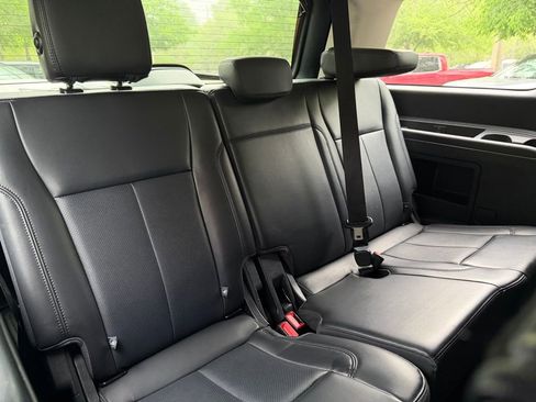 Used 2024 Ford Expedition XLT image 10