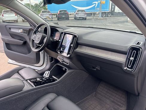 Used 2024 Volvo XC40 B5 Plus w/ Protection Package Premier AWD/4WD image 32
