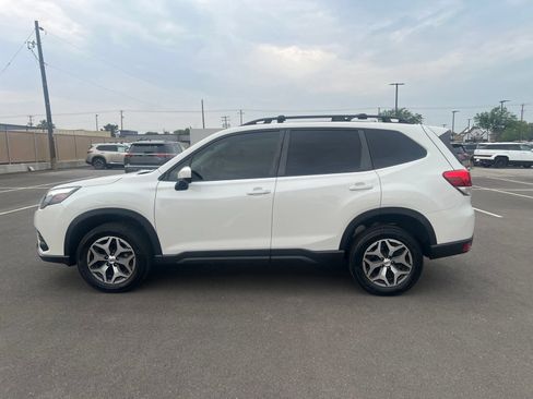 Used 2022 Subaru Forester Premium AWD/4WD image 6