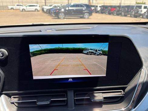 Used 2025 Chevrolet Trax LT w/ LT Convenience Package FWD image 22