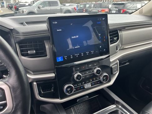 Used 2024 Ford Expedition XLT image 24