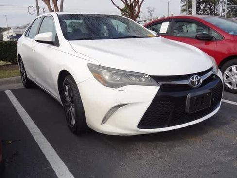 Used 2015 Toyota Camry XSE image 3
