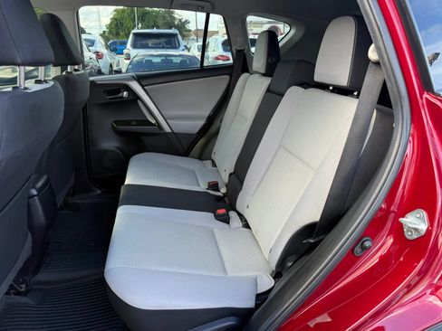 Used 2018 Toyota RAV4 XLE FWD image 18