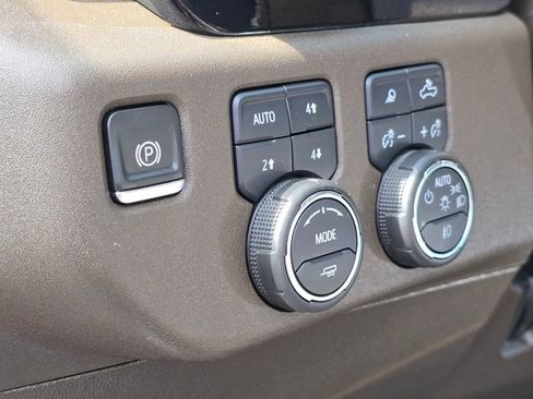 Used 2024 Chevrolet Silverado 3500 LTZ w/ LTZ Convenience Package AWD/4WD image 60