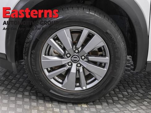 Used 2025 Nissan Pathfinder SV FWD image 33