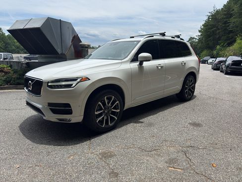 Used 2018 Volvo XC90 T5 Momentum w/ Convenience Package FWD image 1