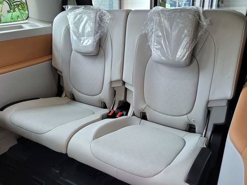 New 2025 Volkswagen ID. Buzz 1st Edition image 5