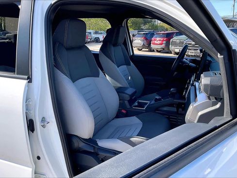 Used 2025 Toyota Tacoma TRD Sport image 8