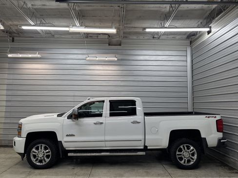 Used 2017 Chevrolet Silverado 2500 High Country w/ Duramax Plus Package image 8