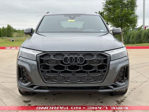 Used 2025 Audi SQ7 Prestige w/ Prestige Package AWD/4WD image 2