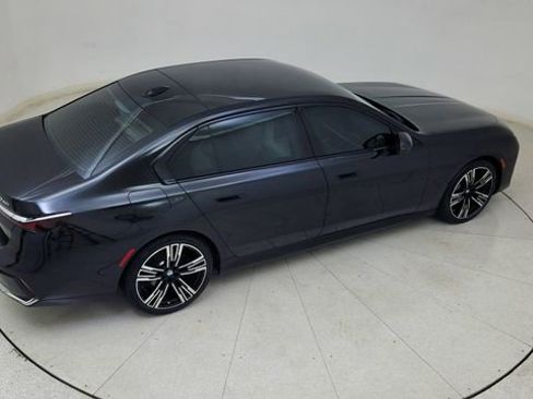 Used 2023 BMW 740i w/ Parking Assistance Package image 82