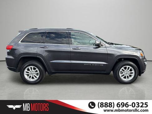 Used 2018 Jeep Grand Cherokee Laredo AWD/4WD image 5