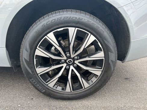 Certified 2025 Volvo XC60 B5 Plus AWD/4WD image 9