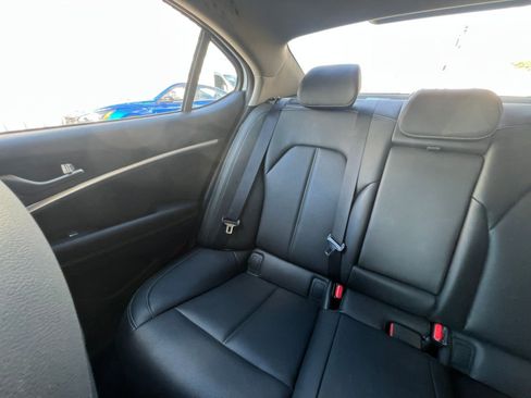 Used 2025 Genesis G70 2.5T image 39