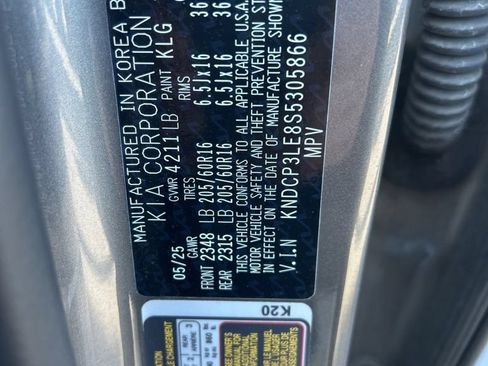 Used 2025 Kia Niro LX FWD image 3