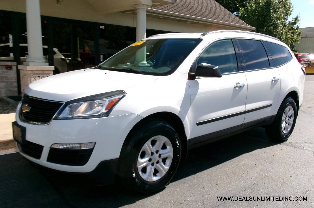 Used 2017 Chevrolet Traverse LS FWD image 1