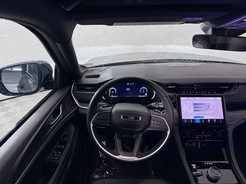 New 2025 Jeep Grand Cherokee Limited image 23