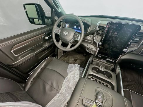 Used 2025 RAM 3500 Laramie image 9