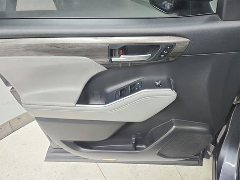 Used 2020 Toyota Highlander Platinum image 33