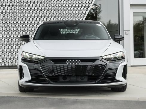 Used 2022 Audi e-tron GT Prestige w/ Prestige Package image 32