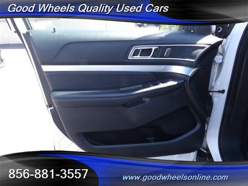 Used 2017 Ford Explorer XLT image 14