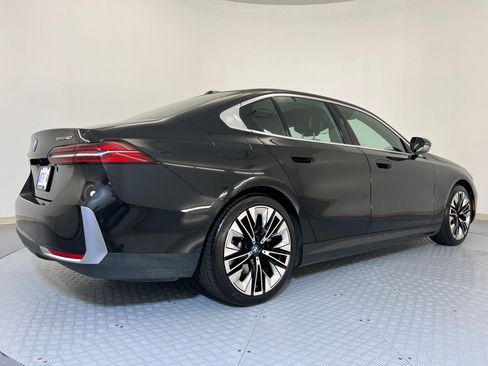 Used 2025 BMW i5 eDrive40i image 9