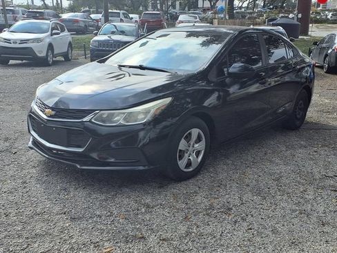 Used 2017 Chevrolet Cruze LS FWD image 3